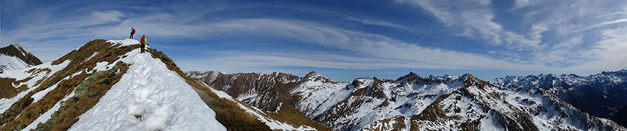Salendo dal Passo a Cima di Lemma panorama su Pizzo Scala e Cima di Lemma a sx e Cima Vallocci, Cadelle, Valegino a dx